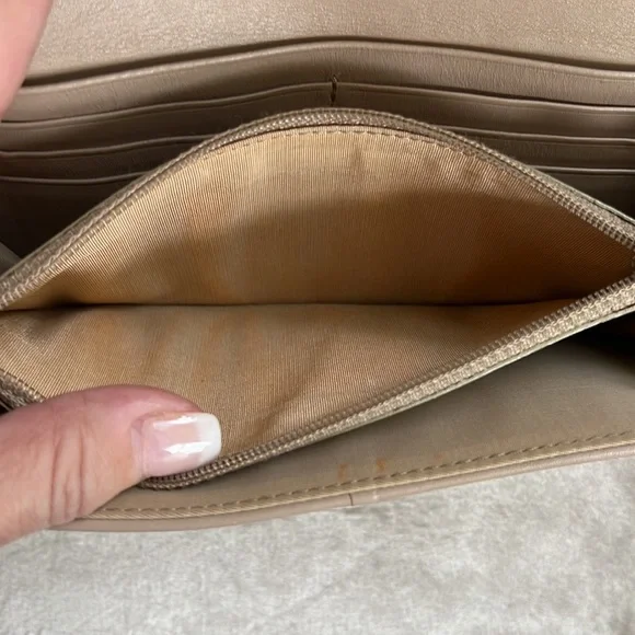 TRADED! VTG Christian Dior Tan Y2K 90s Bow Trotter WOC Clutch Wallet Pearl Chain - Picture 11 of 15